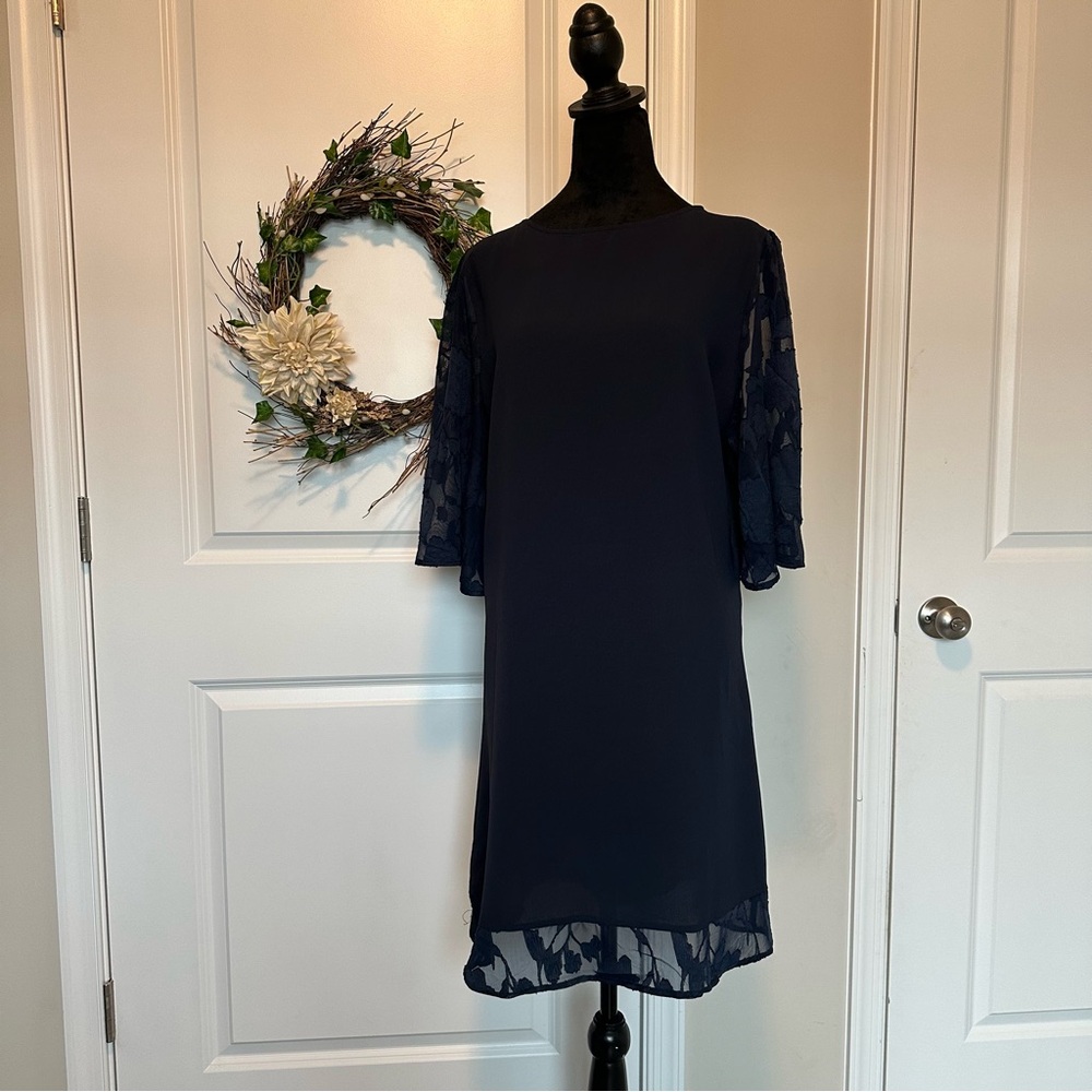 LookbookStore 3/4 Sleeve Tunic Style  Dress w/Floral Lace Detail size Medium